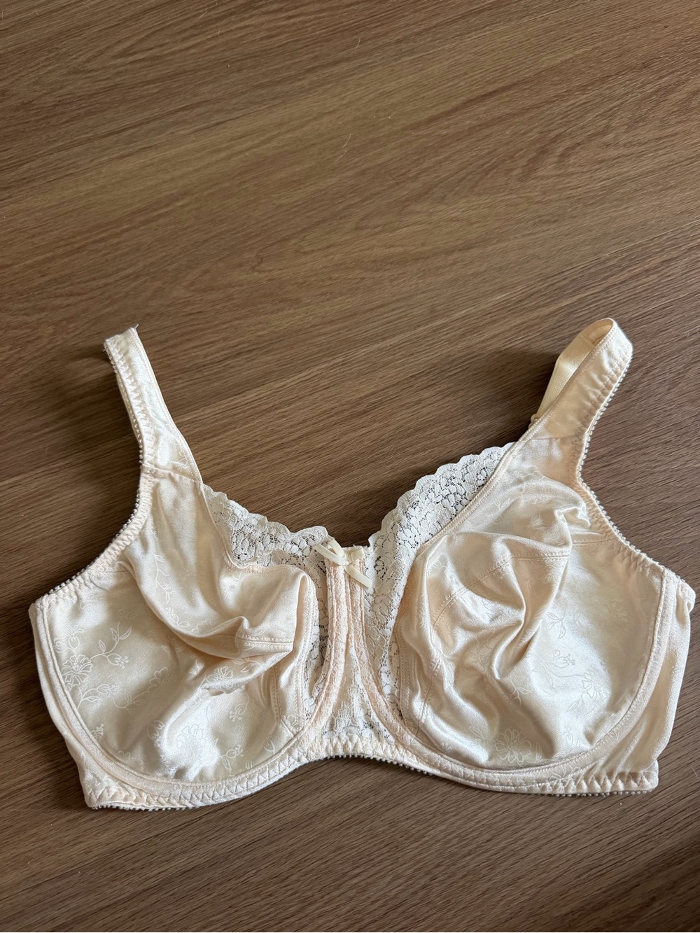 Playtex Ivory Lace Underwire Bra
